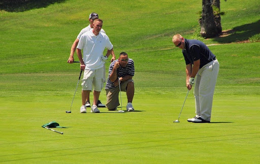 6 quy tắc trong luật Golf trên Green golfer cần nắm rõ
