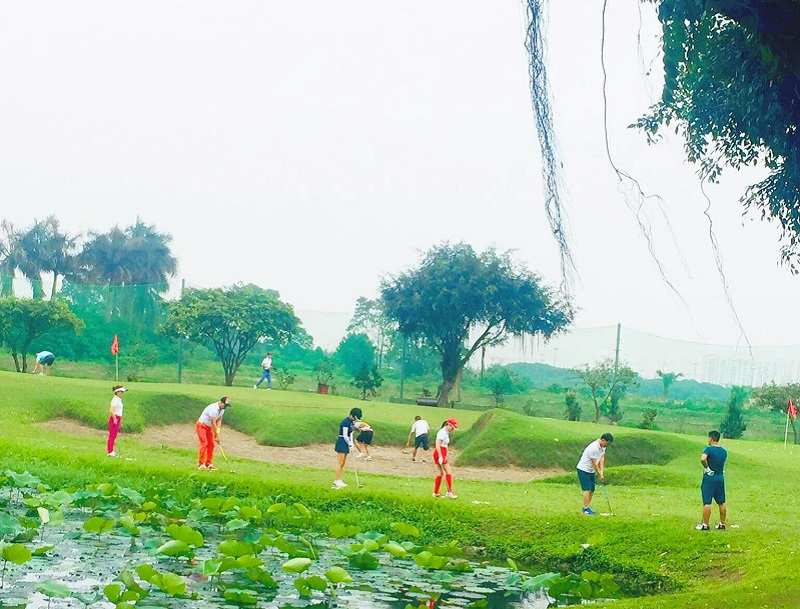 Sân tập Đảo Sen là một trong những sân golf Hà Nội có quy mô lớn